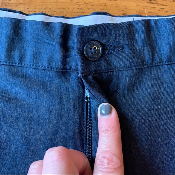 Greg Norman | Navy Blue Hybrid Shorts | Sz 38 - Picture 10 of 13